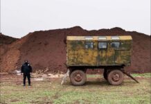 На Николаевщине у разрытого бульдозером скифского кургана установили круглосуточную охрану