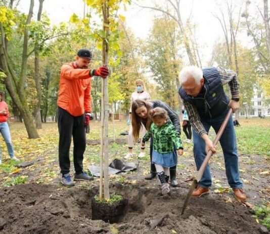 Участники платформы «МрійДій» и неравнодушные николаевцы озеленили парк «Лески»