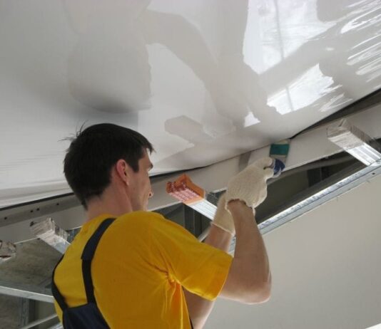 Почему николаевцам стоит отдать предпочтение натяжным потолкам?